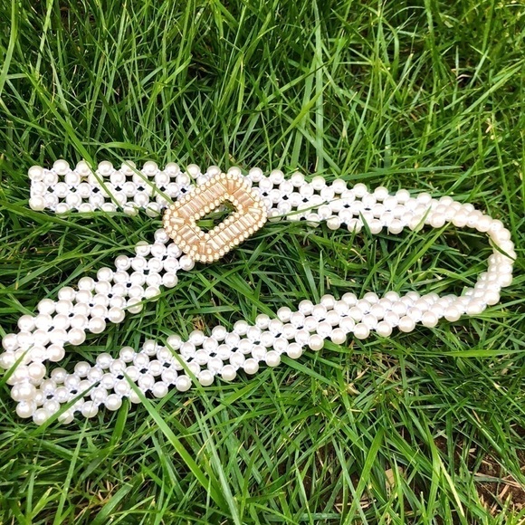 Accessories - Pearls rhinestone belt stretches!